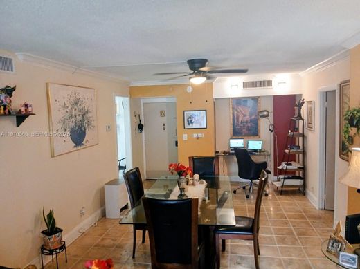 Kamienica w Aventura, Miami-Dade County