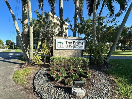 Residential complexes in Deerfield Beach, Broward County