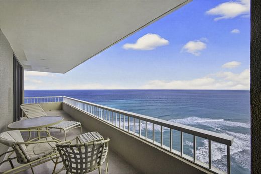 Residential complexes in Palm Beach Shores, Palm Beach