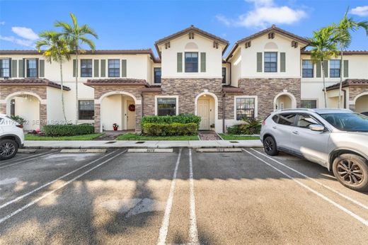 Αστικό ακίνητο σε Hialeah, Miami-Dade County