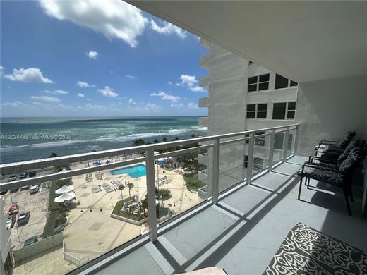 Residential complexes in Hallandale, Broward County