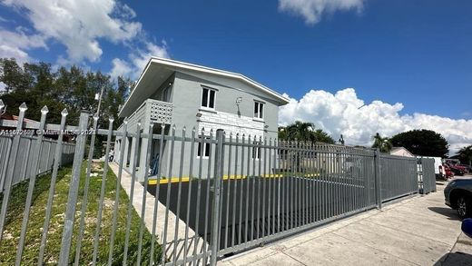 Residential complexes in Florida City, Miami-Dade
