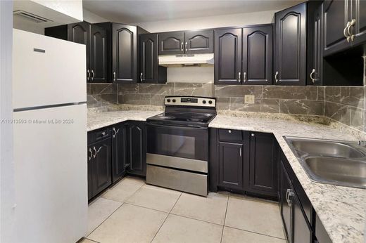 Townhouse in Sunrise, Broward County