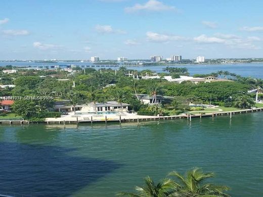 Residential complexes in Bay Harbor Islands, Miami-Dade