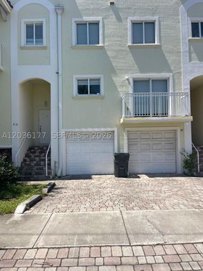Townhouse in Hollywood, Broward County