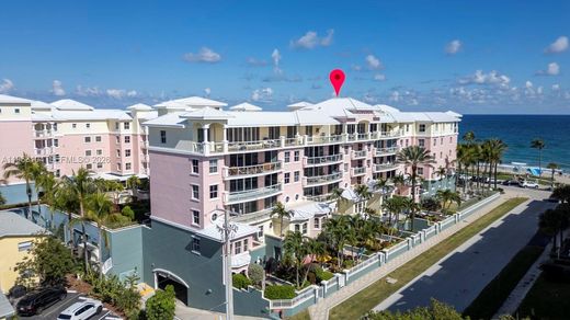 Residential complexes in Deerfield Beach, Broward County