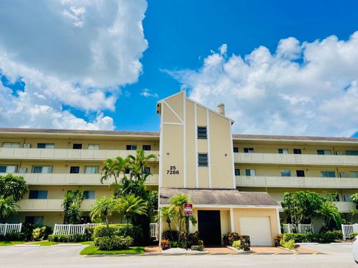 Residential complexes in Delray Beach, Palm Beach