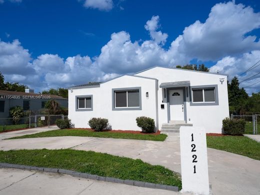 Willa w Miami Heights Trailer Park, Miami-Dade County