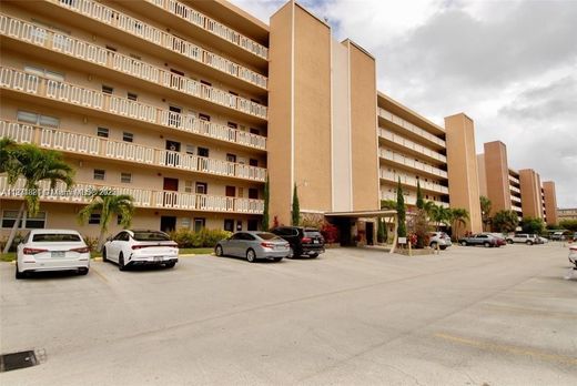 Residential complexes in Hallandale, Broward County