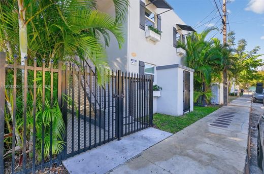 Kamienica w Miami, Miami-Dade County