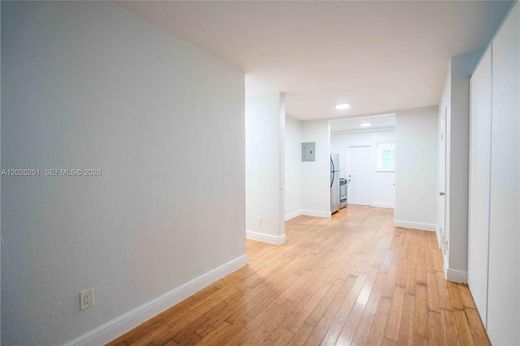 Residential complexes in Miami Beach, Miami-Dade