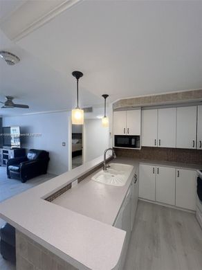 ‏בניין ב  North Miami Beach, Miami-Dade County