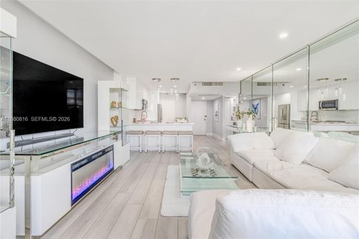 Residential complexes in Miami Beach, Miami-Dade