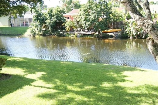Residential complexes in Coconut Creek, Broward County