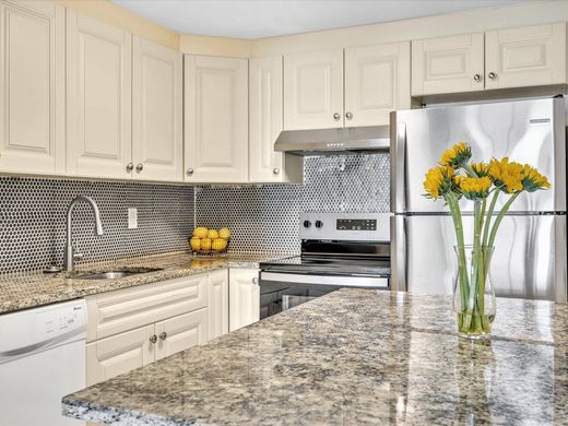 Residential complexes in Boca Raton, Palm Beach
