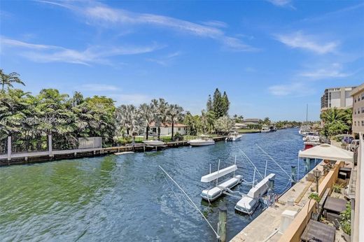 Residential complexes in North Miami, Miami-Dade