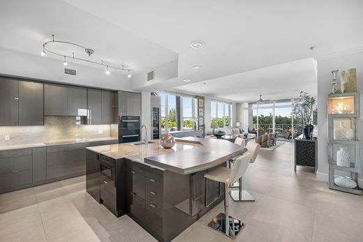 Residential complexes in Deerfield Beach, Broward County