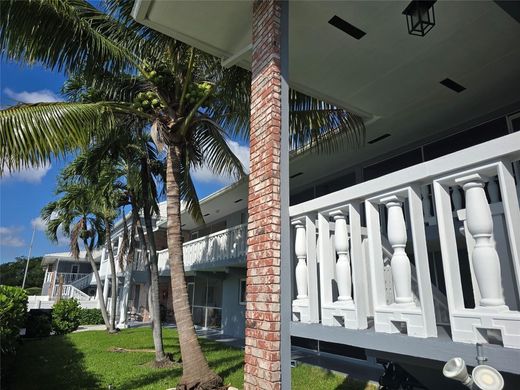 Residential complexes in Fort Lauderdale, Broward County