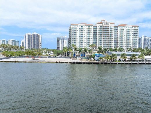 Residential complexes in Fort Lauderdale, Broward County