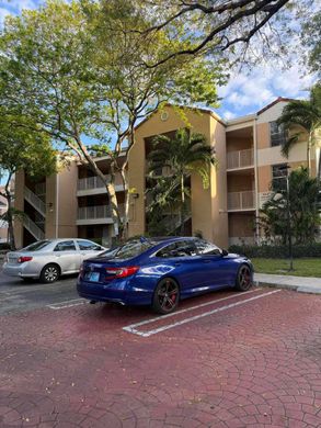 Wohnkomplexe in Coral Springs, Broward County