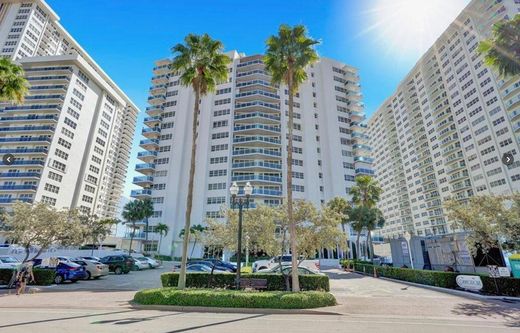 Residential complexes in Fort Lauderdale, Broward County