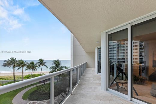 Residential complexes in Fort Lauderdale, Broward County