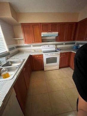 Townhouse in Opa-locka North  (historical), Miami-Dade