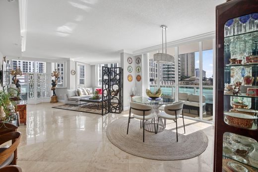 Residential complexes in Fort Lauderdale, Broward County