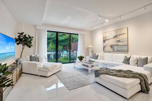 Residential complexes in Fort Lauderdale, Broward County