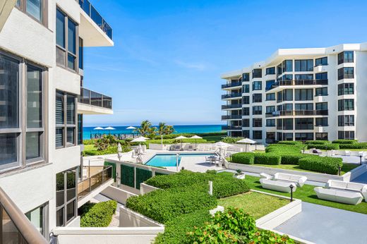 Residential complexes in Palm Beach, Florida
