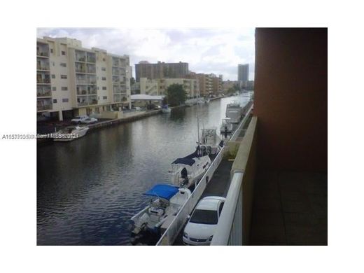 Complexes résidentiels à North Miami Beach, Comté de Miami-Dade