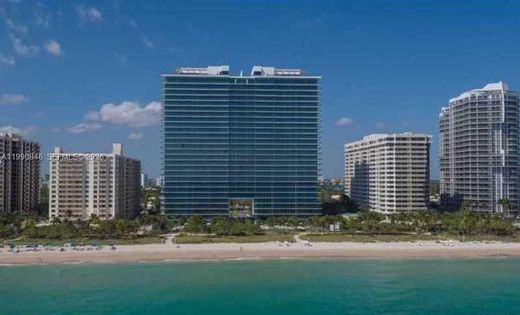 Residential complexes in Bal Harbour, Miami-Dade