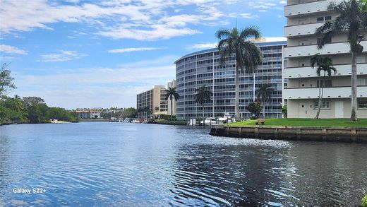 Residential complexes in Deerfield Beach, Broward County