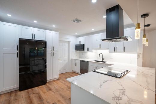 Residential complexes in Oakland Park, Broward County