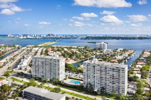 Residential complexes in North Miami, Miami-Dade