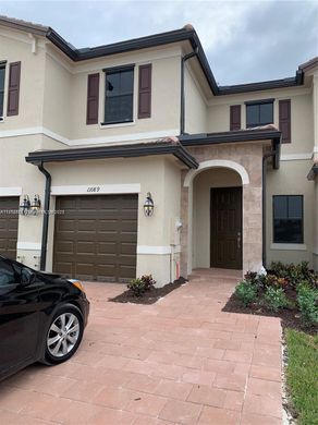 Townhouse in Hialeah, Miami-Dade