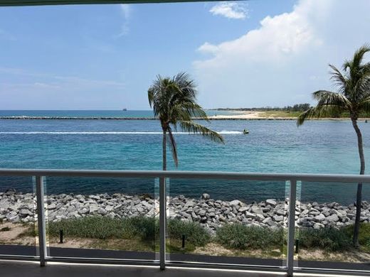 Residential complexes in Palm Beach Shores, Palm Beach