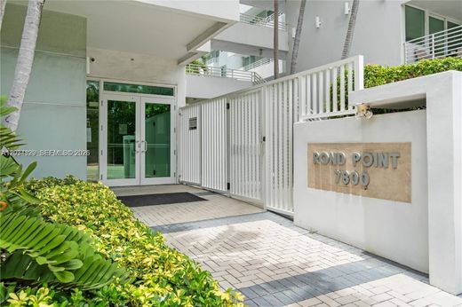Residential complexes in Miami Beach, Miami-Dade