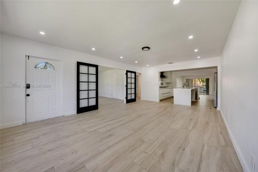 Villa - Hallandale Beach, Broward County