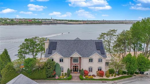 Villa in New York