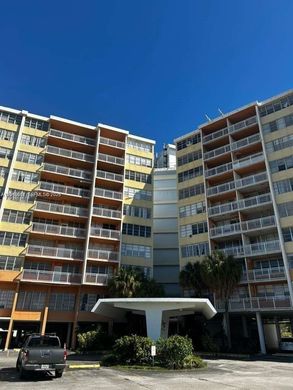 Complesso residenziale a North Miami Beach, Miami-Dade County
