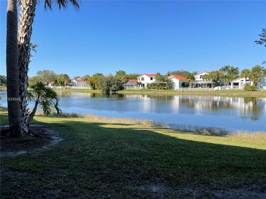 公寓楼  Pembroke Pines, Broward County