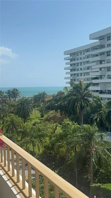 Residential complexes in Key Biscayne, Miami-Dade