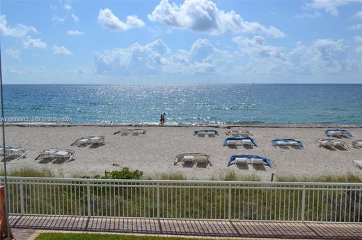 Residential complexes in Fort Lauderdale, Broward County