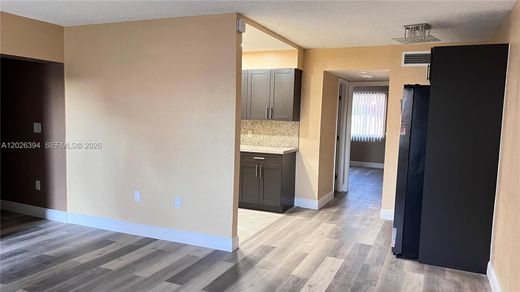 Residential complexes in Miami Gardens, Miami-Dade
