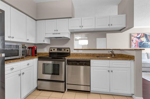 Residential complexes in Boynton Beach, Palm Beach