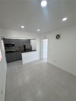 Residential complexes in Coral Gables, Miami-Dade