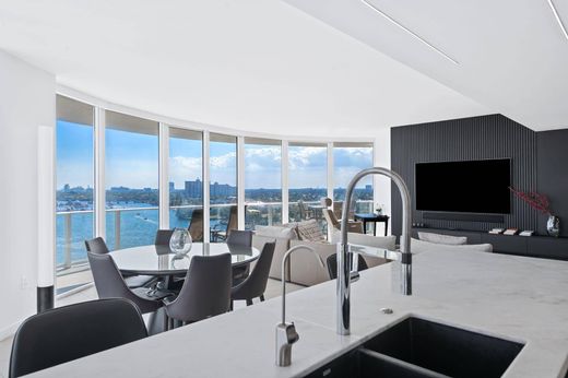 Residential complexes in Fort Lauderdale, Broward County