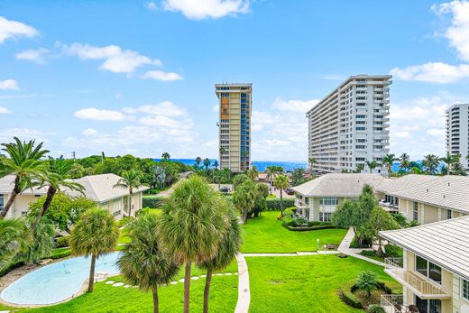 Residential complexes in Boca Raton, Palm Beach