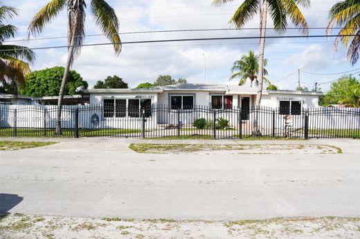Вилла, Miami Heights Trailer Park, Miami-Dade County